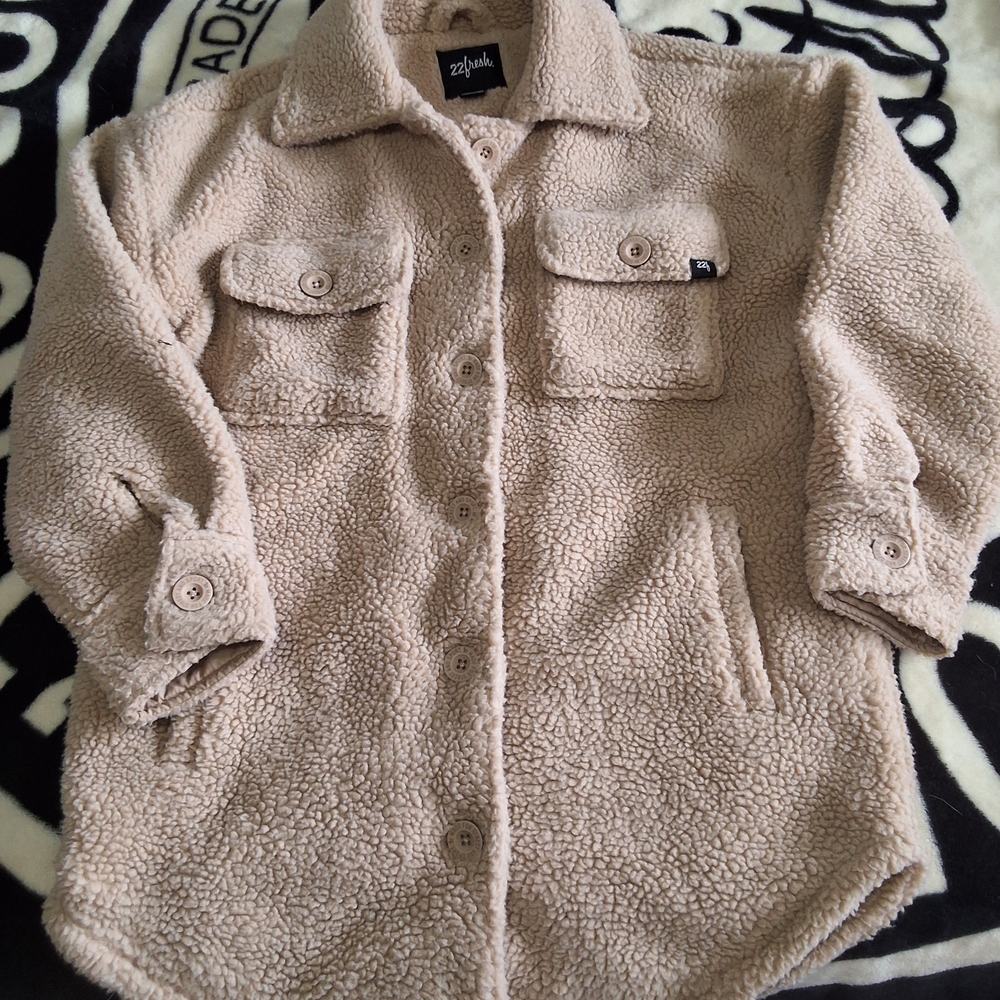 22 Fresh Women’s Tan Sherpa Jacket